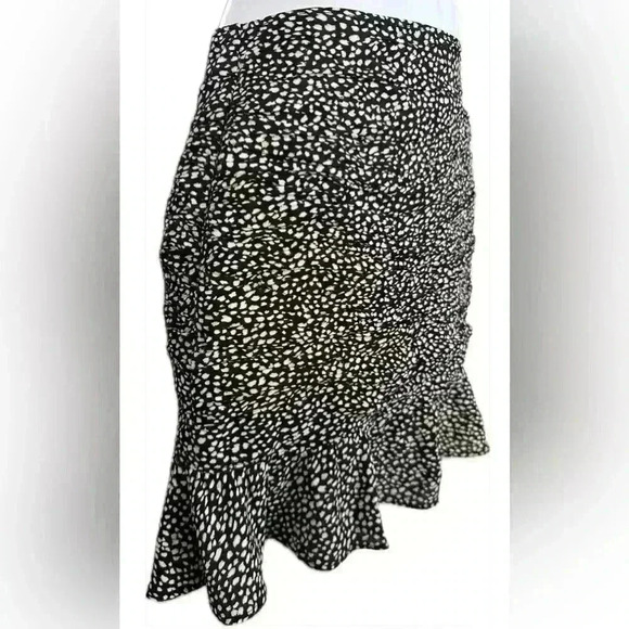 Abercrombie & Fitch Ruffle Hem Mini Skirt (344) - Picture 8 of 14